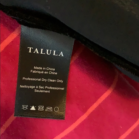 Talula shrugs - Picture 3 of 4